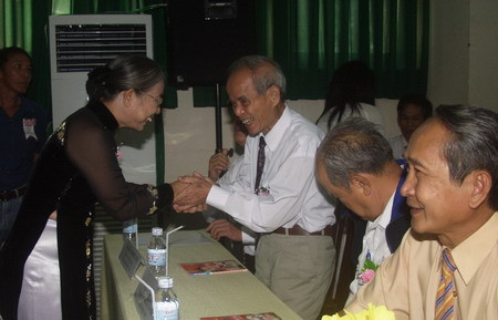 Đồng nghiệp hơn mười năm gặp lại.