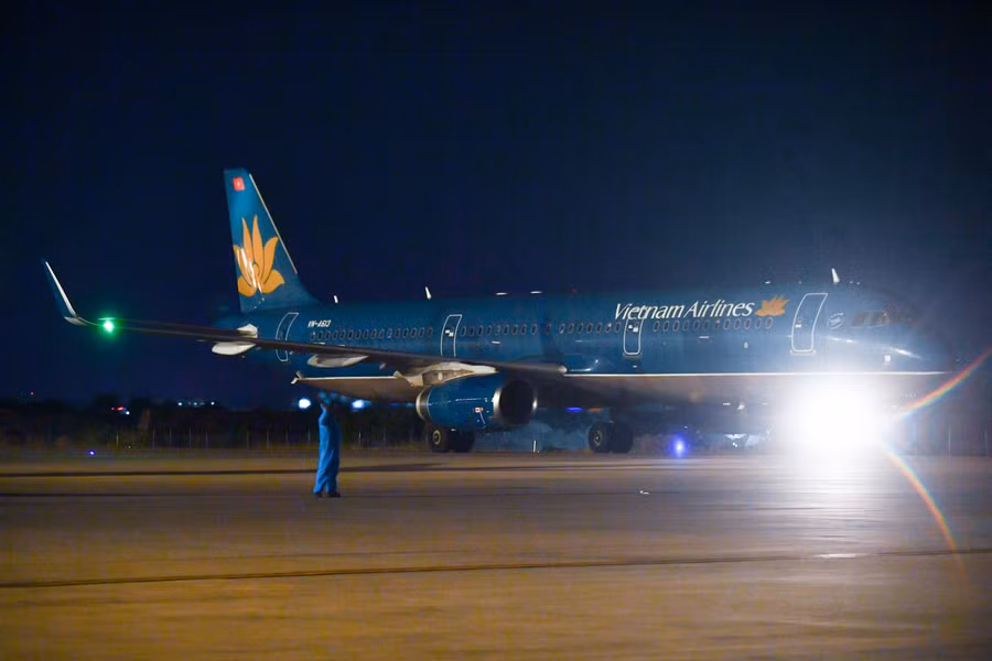 Chuyến bay quốc tế thường lệ đầu tiên chính thức đến Việt Nam kể từ khi xảy ra đại dịch Covid-19 đã hạ cánh an toàn tại sân bay.