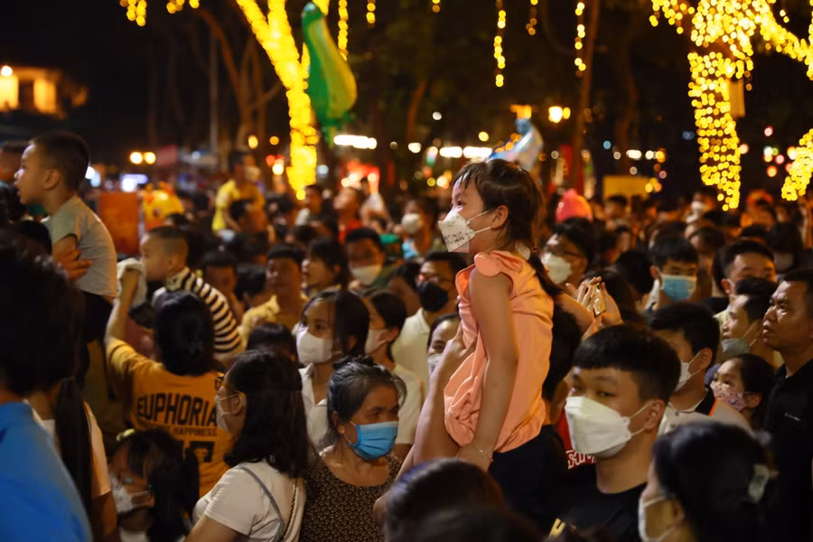 Đêm khai trương phố đi bộ Thành cổ Sơn Tây đón khoảng 15 vạn du khách ảnh 6