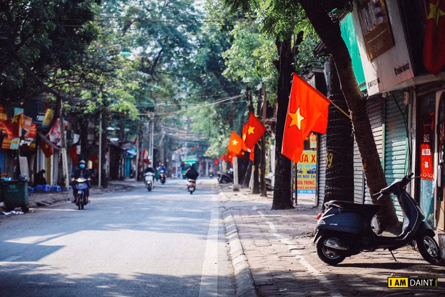 Vẫn là Hà Nội ấy, vẫn những con phố ấy nhưng thật khác lạ trong buổi chiều cuối cùng của năm cũ.