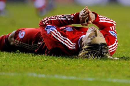 Fernando Torres của Liverpool thất vọng với kết quả của trận đấu Fernando Torres của Liverpool thất vọng với kết quả của trận đấu