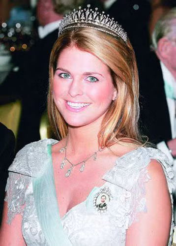4. Sweden’s Princess Victoria Victoria is the eldest child of King Carl XVI Gustaf and Queen Silvia, and belongs to the Royal House of Bernadotte. Born as a Princess of Sweden, she was designated as Crown Princess in 1979.