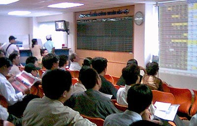 Thị trường tiếp tục lao dốc. Ảnh: Internet Thị trường tiếp tục lao dốc. Ảnh: Internet