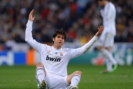 Kaka đang hứng chịu rất nhiều lời chỉ trích khi Real bị đá văng khỏi đấu trường Champions League