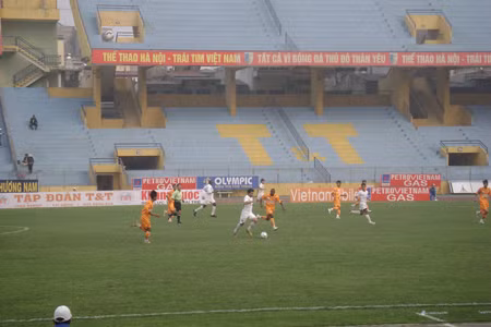 Hà Nội T&T (trắng) giành trọn 3 điểm trước SHB Đà Nẵng
