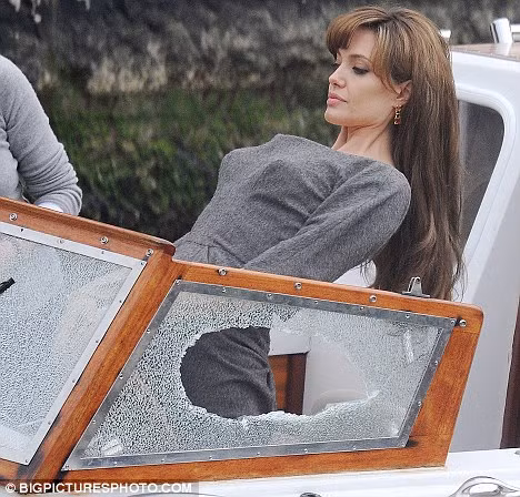 Angelina Jolie drives a boat a she films scenes for The Tourist in Italy yesterday Read more: http://www.dailymail.co.uk/tvshowbiz/article-1259462/Angelina-Jolie-At-sweet-15-knew-exactly-heading.html#ixzz0imV3sOpj
