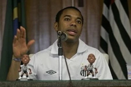 Robinho tái khẳng định muốn ở lại Santos