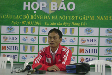 HLV Nguyễn Ngọc Hảo cho biết Nam Định đang gặp rất nhiều khó khăn để trụ hạng HLV Nguyễn Ngọc Hảo cho biết Nam Định đang gặp rất nhiều khó khăn để trụ hạng