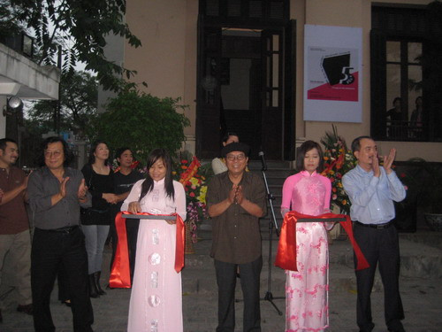 Khai mạc triển lãm Khai mạc triển lãm