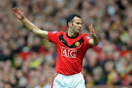 Ferguson bác bỏ khả năng trở lại ĐTQG của Ryan Giggs