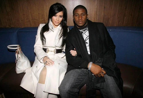 Kim Kardashian và Reggie Bush đã mỗi người mỗi ngả