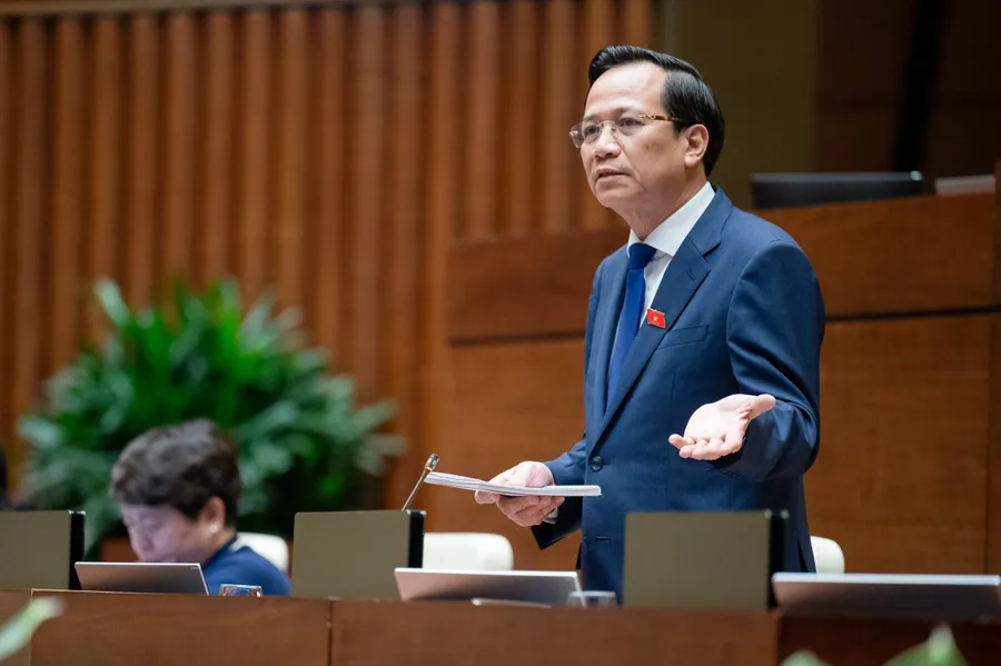 Bộ trưởng Bộ Lao động - Thương binh và Xã hội Đào Ngọc Dung phát biểu giải trình, tiếp thu ý kiến đại biểu Quốc hội nêu tại phiên thảo luận.