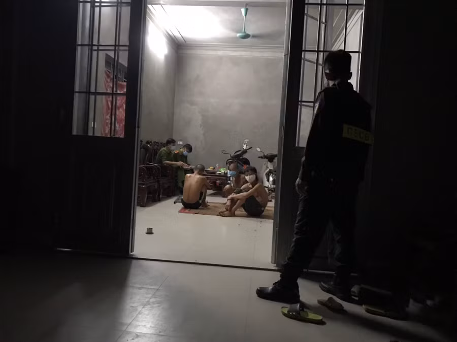 3 trường hợp tụ tập uống rượu tại xã Tiền Phong (huyện Yên Dũng).