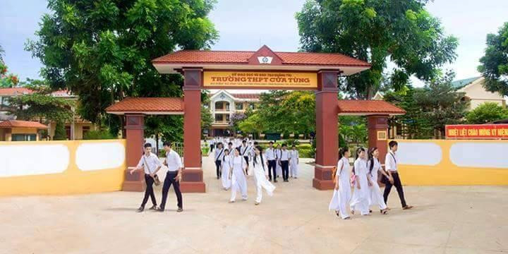 Mô hình cổng trường an toàn tại Trường THPT Cửa Tùng. Mô hình cổng trường an toàn tại Trường THPT Cửa Tùng.