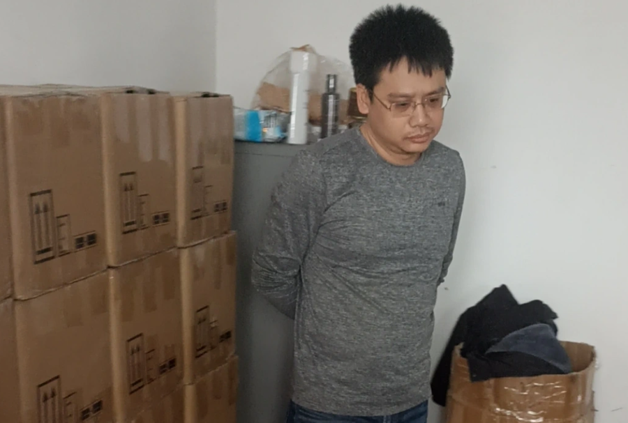 Lương Biên Cương bị cơ quan công an bắt giữ. Lương Biên Cương bị cơ quan công an bắt giữ.