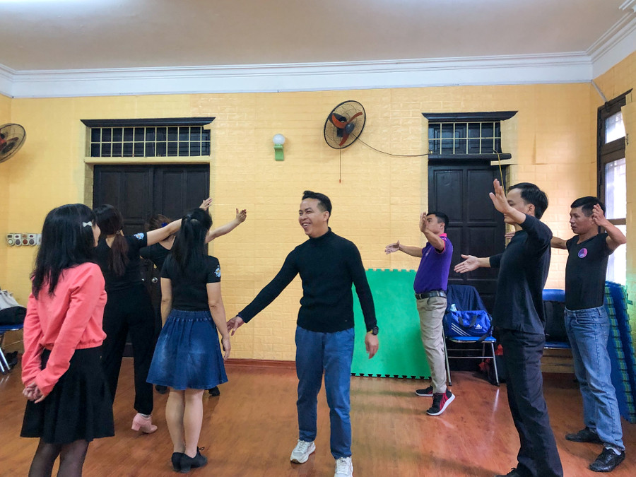 Lớp học với những học viên đặc biệt của anh Hòa. Lớp học với những học viên đặc biệt của anh Hòa.