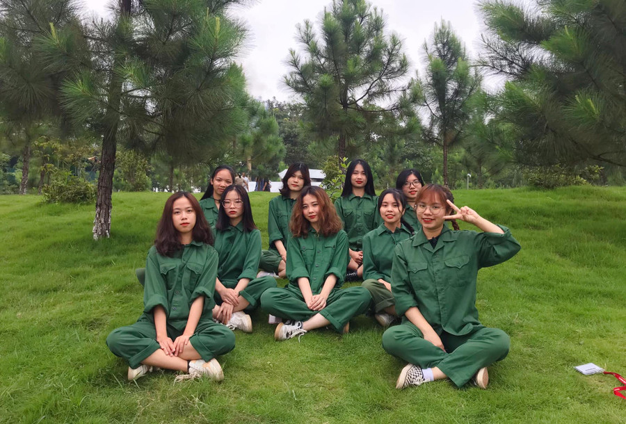 Những ngày Lìn Thị Miến và các bạn tập quân sự tại Trường ĐH Ngoại thương.