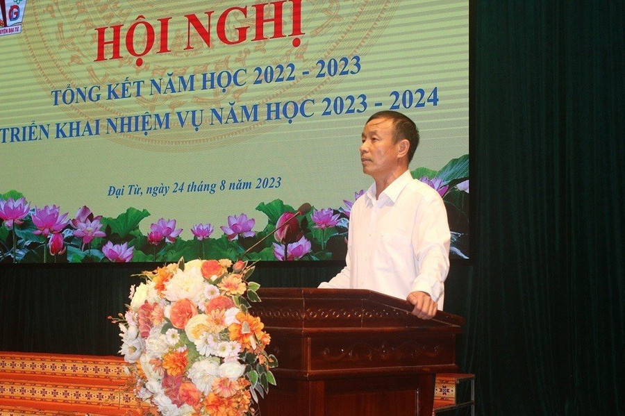 &quot;Với chủ đề “Đoàn kết, kỷ cương, sáng tạo, tiếp tục đổi mới theo chiều sâu, nâng cao chất lượng giáo dục và đào tạo&quot;, ngành giáo dục huyện Đại Từ sẽ tiếp tục phát huy tinh thần đoàn kết, chủ động, sáng tạo, phấn đấu vượt mọi khó khăn, hoàn thành xuất sắc nhiệm vụ năm học 2023-2024&quot;. - ông Nguyễn Mạnh Hoạt, Phó Bí thư Thường trực Huyện uỷ nhấn mạnh.