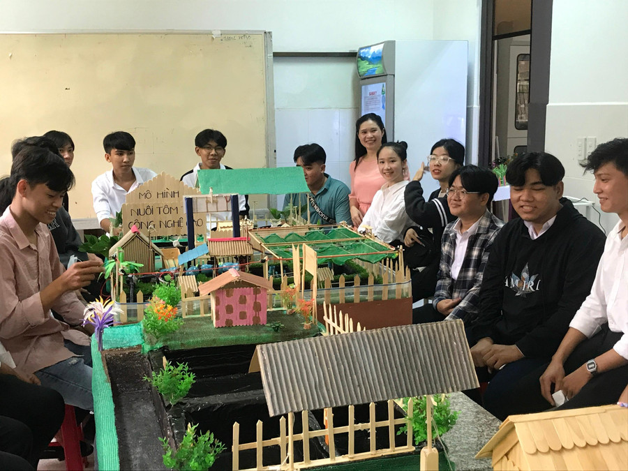 Phong trào nghiên cứu khoa học lớn mạnh theo giải thưởng KH&CN tại Trường ĐH Trà Vinh. Phong trào nghiên cứu khoa học lớn mạnh theo giải thưởng KH&CN tại Trường ĐH Trà Vinh.