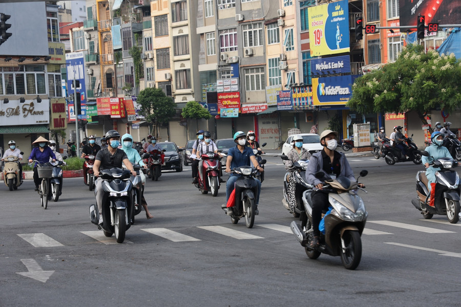 Trong thời gian giãn cách xã hội, Thành phố yêu cầu mọi người dân ở tại nhà, chỉ ra ngoài trong trường hợp thật sự cần thiết.