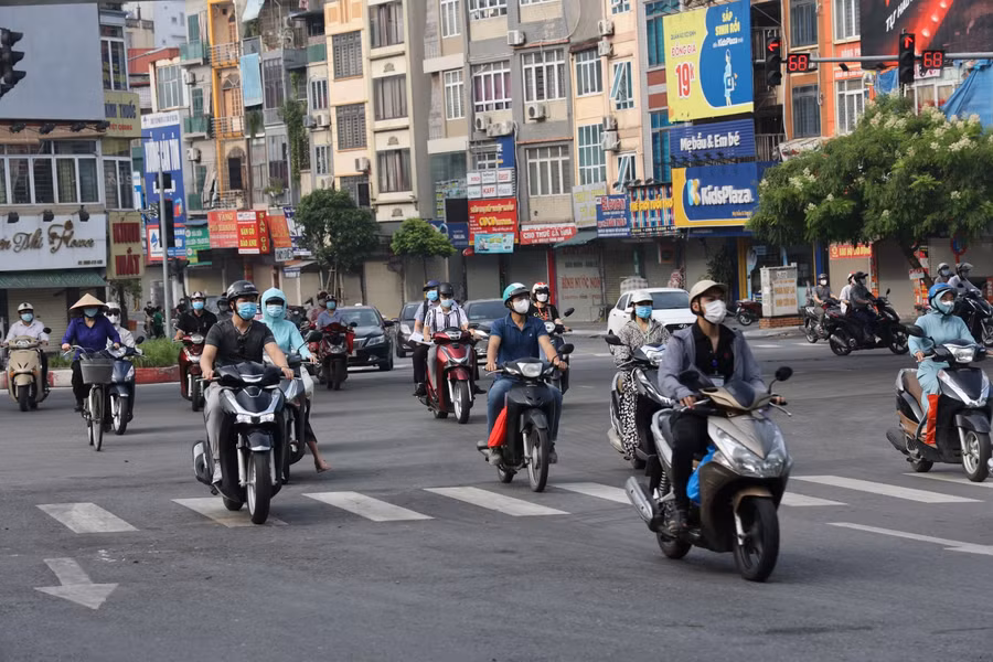 Trong thời gian giãn cách xã hội, Thành phố yêu cầu mọi người dân ở tại nhà, chỉ ra ngoài trong trường hợp thật sự cần thiết.