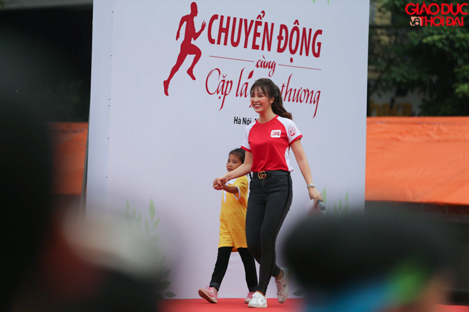 Trong sáng ngày hôm nay mọi người cũng sẽ được gặp những người đồng hành cùng “Cặp lá yêu thương” suốt 4 năm qua: MC Hạnh Phúc, BTV Thụy Vân, PV Huy Hoàng.