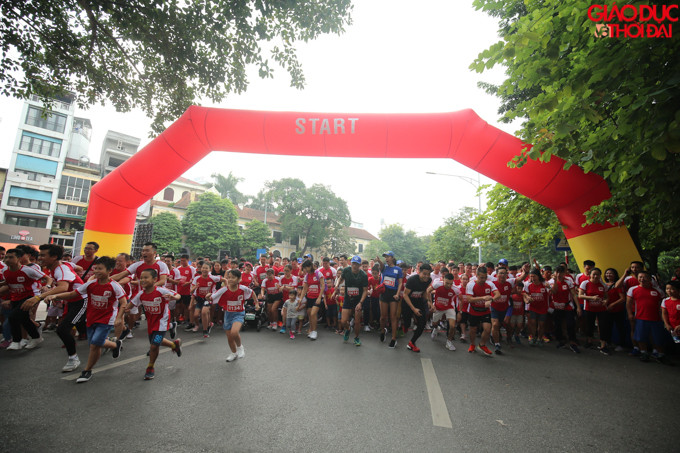 Đây cũng là dịp kỷ niệm 5 năm lên sóng của chương trình “Chuyển động 24h” và tròn 4 năm “Cặp lá yêu thương” chính thức được phát động.