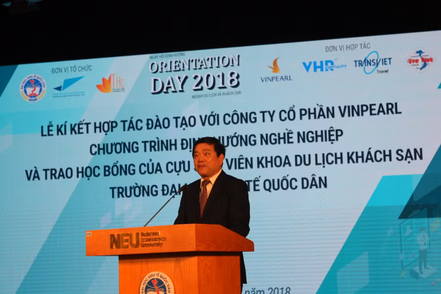 GS.TS Trần Thọ Đạt phát biểu tại Hội thảo