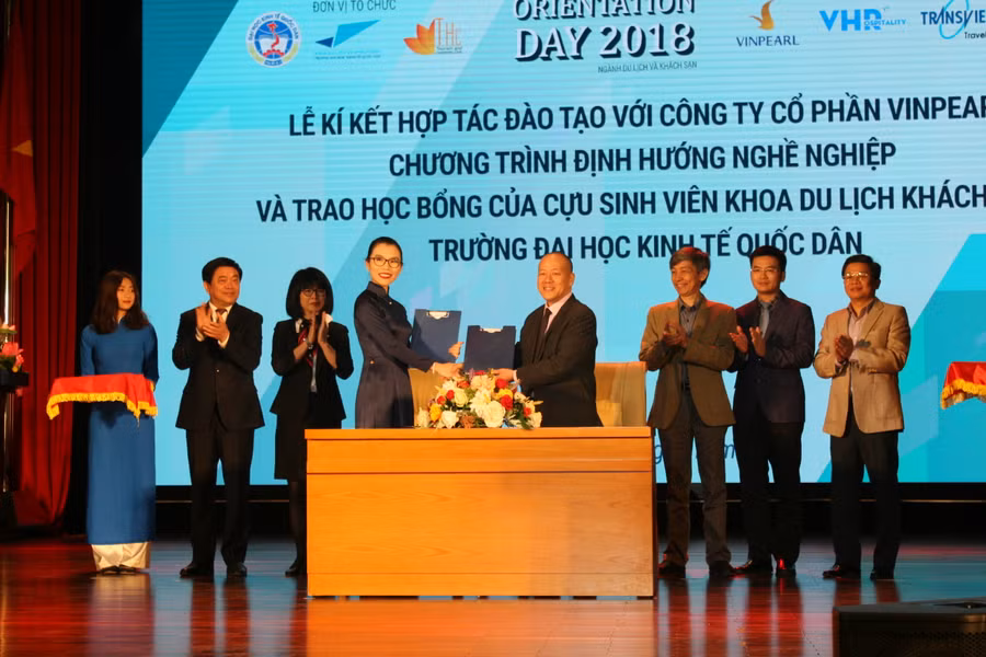 Quang cảnh lễ ký kết