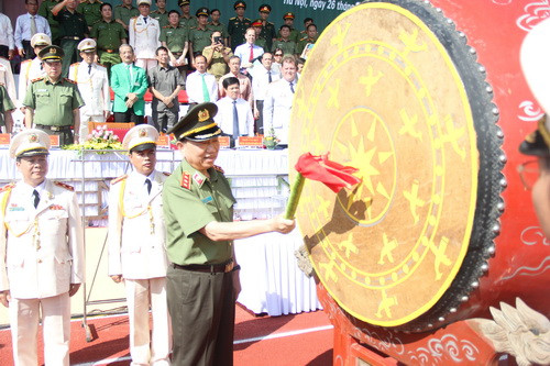 Thượng tướng, GS.TS Tô Lâm - Bộ trưởng Bộ Công an - đánh trống khai giảng năm học mới 2017-2018 của Học viện Cảnh sát nhân dân