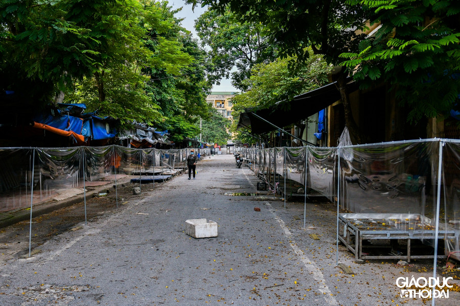 Chợ cũng sẽ giảm 50% hộ kinh doanh bán lẻ trong chợ.