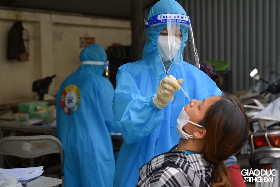 Bao gồm đã được tiêm ít nhất một mũi vaccine phòng ngừa COVID-19 và có xét nghiệm PCR âm tính SARS-CoV-2.