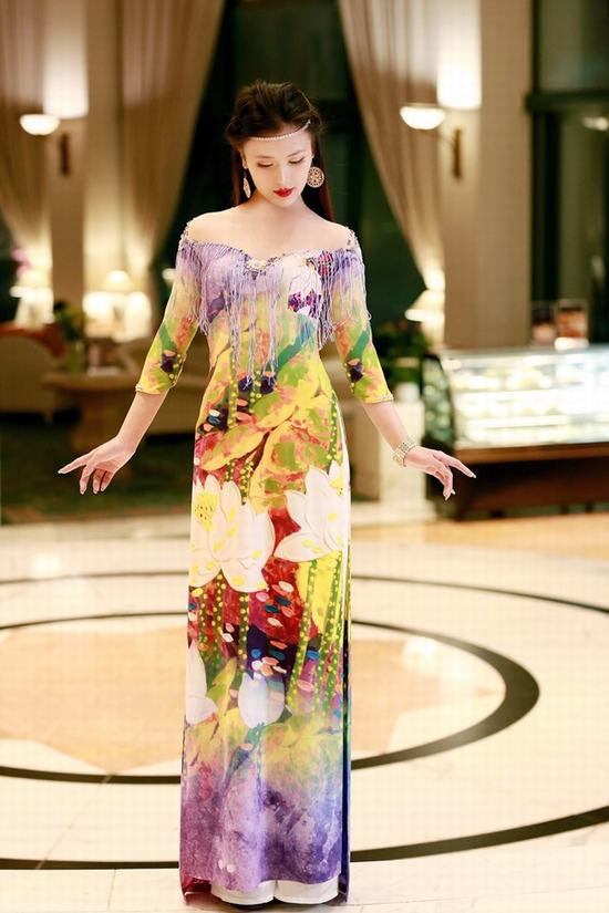 Doanh nhân Bảo Ngọc dịu dàng, quyến rũ trong những thiết kế của NTK Đỗ Trịnh Hoài Nam Doanh nhân Bảo Ngọc dịu dàng, quyến rũ trong những thiết kế của NTK Đỗ Trịnh Hoài Nam