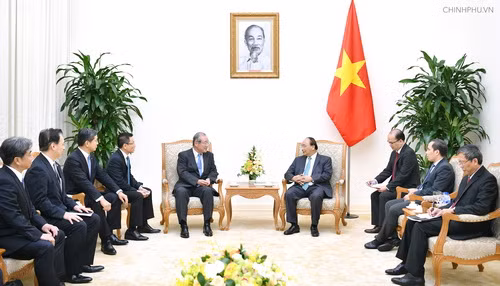 Thủ tướng Nguyễn Xuân Phúc tiếp ông Koichi Miyata