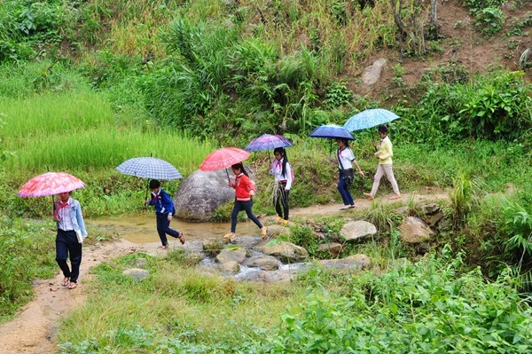 Luân chuyển công tác thời điểm nào được trợ cấp lần đầu?