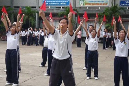 Quy định về mẫu mã, chất liệu trang phục cho giáo viên dạy thể dục