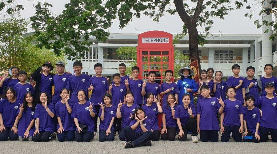 Cô hiệu trưởng Nguyễn Thị Diệu Trang luôn đồng hành cũng học sinh trong các cuộc thi. Cô hiệu trưởng Nguyễn Thị Diệu Trang luôn đồng hành cũng học sinh trong các cuộc thi.