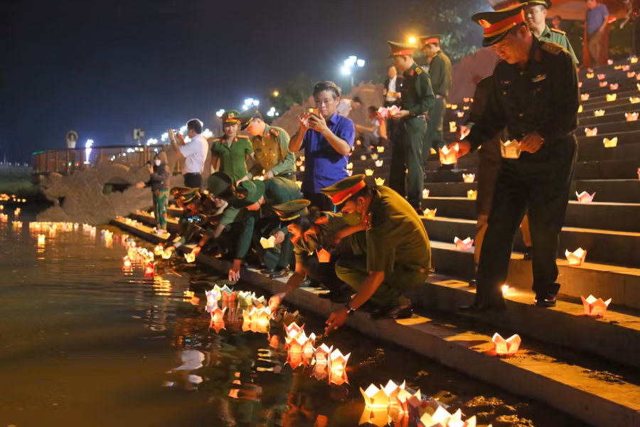 Nhắc đến dòng sông Thạch Hãn linh thiêng, mọi người không thể quên ký ức hào hùng về một thời chiến tranh ác liệt. Nơi đây, đã có hàng vạn chiến sĩ đã ngã xuống khi vượt sông để vào tham gia chiến đấu tại chiến trường Thành cổ Quảng Trị.