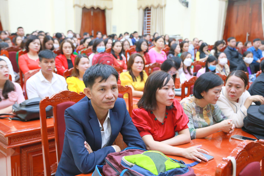 Giáo viên tham dự Hội thi. Giáo viên tham dự Hội thi.