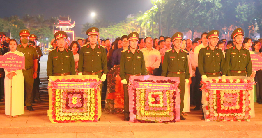 Các lực lượng vũ trang tham dự lễ thả hoa tri ân liệt sĩ. Các lực lượng vũ trang tham dự lễ thả hoa tri ân liệt sĩ.