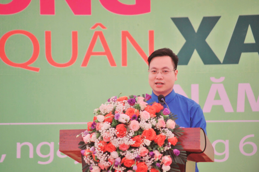 ...anh Trần Quang Hưng - Phó Bí thư Thành đoàn Hà Nội chia sẻ: 'Nằm trong Chiến dịch Thanh niên tình nguyện Hè, Kỳ nghỉ hồng - Hành quân xanh là chiến dịch dành riêng cho đoàn viên thanh niên công nhân, công chức, viên chức, chiến sỹ trẻ khối lực lượng vũ trang Thủ đô thể hiện tinh thần xung kích, tình nguyện trong việc tham gia phát triển kinh tế - xã hội; xây dựng nông thôn mới, nông thôn mới nâng cao, đô thị văn minh; đảm bảo an sinh xã hội, an ninh trật tự'. ...anh Trần Quang Hưng - Phó Bí thư Thành đoàn Hà Nội chia sẻ: 'Nằm trong Chiến dịch Thanh niên tình nguyện Hè, Kỳ nghỉ hồng - Hành quân xanh là chiến dịch dành riêng cho đoàn viên thanh niên công nhân, công chức, viên chức, chiến sỹ trẻ khối lực lượng vũ trang Thủ đô thể hiện tinh thần xung kích, tình nguyện trong việc tham gia phát triển kinh tế - xã hội; xây dựng nông thôn mới, nông thôn mới nâng cao, đô thị văn minh; đảm bảo an sinh xã hội, an ninh trật tự'.