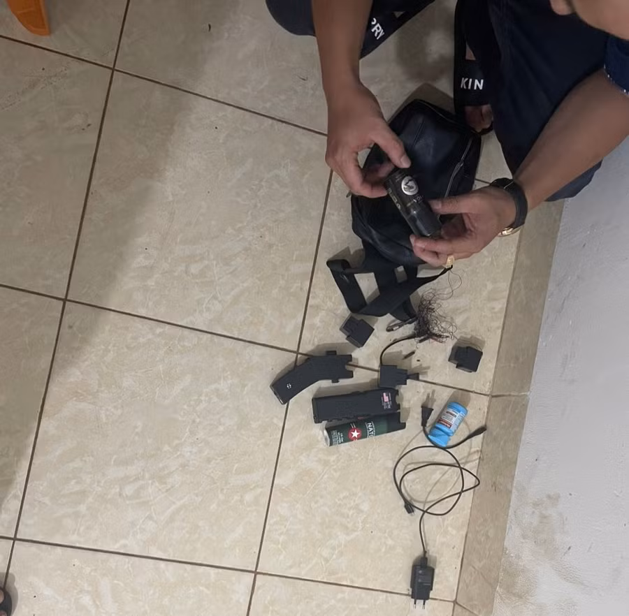 Tang vật do Công an thu giữ từ Phúc. (Ảnh: SĐ).