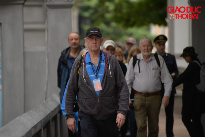 Tại di tích Đền Ngọc Sơn những ngày gần đây đã đón tiếp rất nhiều lượt khách du lịch.