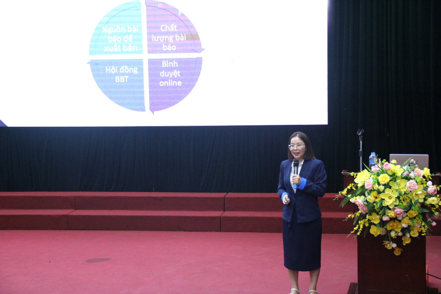 PGS.TS Nguyễn Thị Ngọc Vân chia sẻ tại hội thảo. PGS.TS Nguyễn Thị Ngọc Vân chia sẻ tại hội thảo.