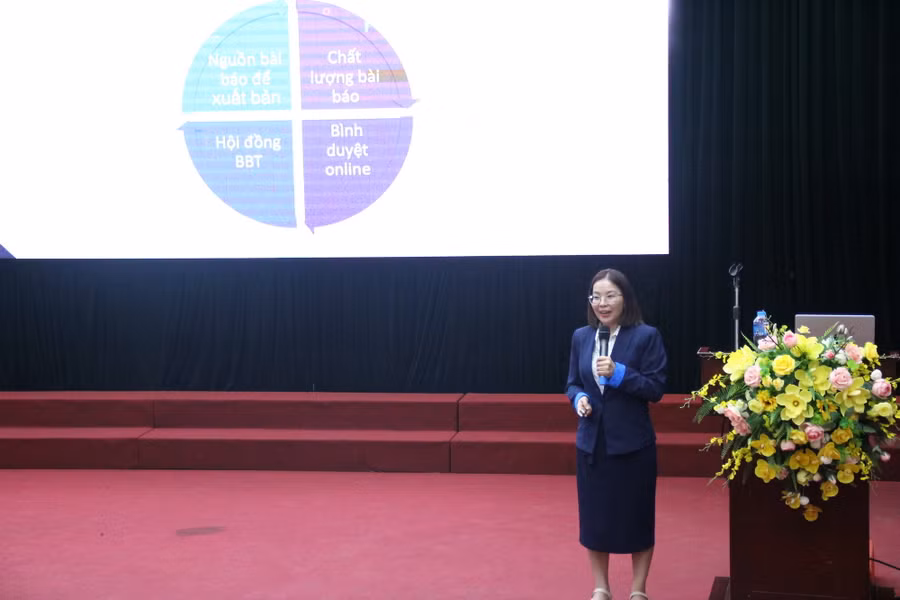 PGS.TS Nguyễn Thị Ngọc Vân chia sẻ tại hội thảo.