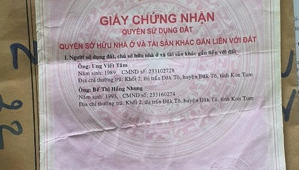 Sổ đỏ được làm giả để mang đi cầm cố, vay tiền. Ảnh: Cơ quan công an.