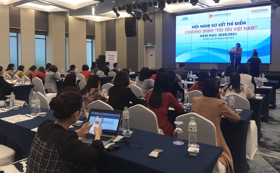 Các đại biểu tham dự hội nghị