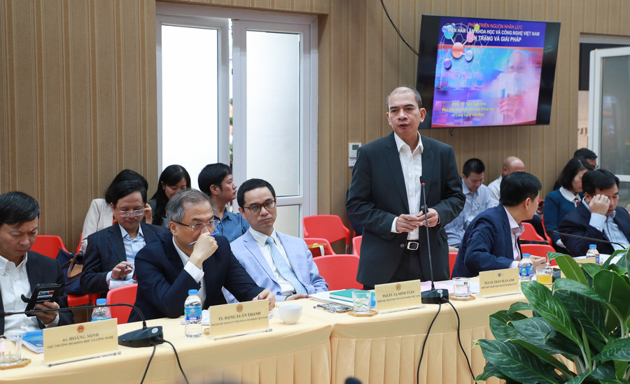 Cần có chính sách để tạo điều kiện thuận lợi cho hoạt động của nhân lực KH&CN. Cần có chính sách để tạo điều kiện thuận lợi cho hoạt động của nhân lực KH&CN.