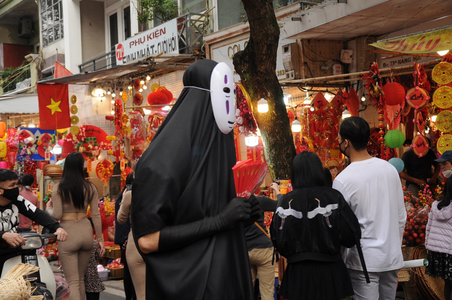 Hình ảnh phố Hàng Mã náo nhiệt trở lại trong tuần cận Tết ảnh 7