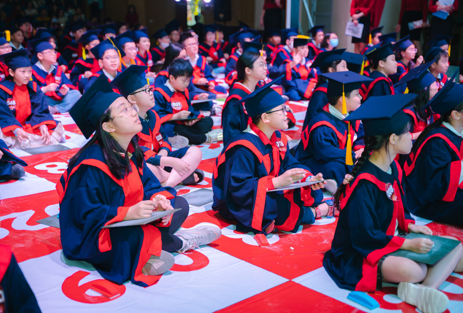 Vòng Chung kết Sàn đấu Anh ngữ V - Champions được tổ chức tại Rạp Khăn Quàng đỏ, Cung Thiếu nhi Hà Nội (Số 36 - 38 Lý Thái Tổ, Hoàn Kiếm, Hà Nội)với sự tham gia của gần 300 thí sinh tiêu biểu xuất sắc từ Vòng loại. Vòng Chung kết Sàn đấu Anh ngữ V - Champions được tổ chức tại Rạp Khăn Quàng đỏ, Cung Thiếu nhi Hà Nội (Số 36 - 38 Lý Thái Tổ, Hoàn Kiếm, Hà Nội)với sự tham gia của gần 300 thí sinh tiêu biểu xuất sắc từ Vòng loại.